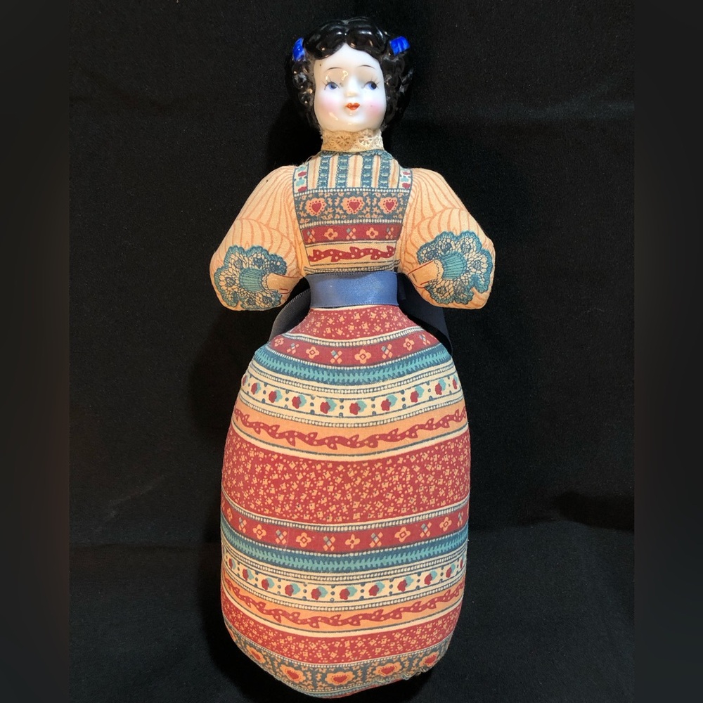 Vintage AVON American Heirloom Sachet Doll, 11” tall